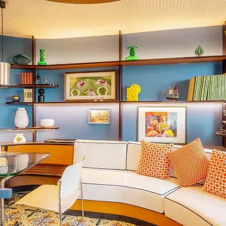 Apartment Round House